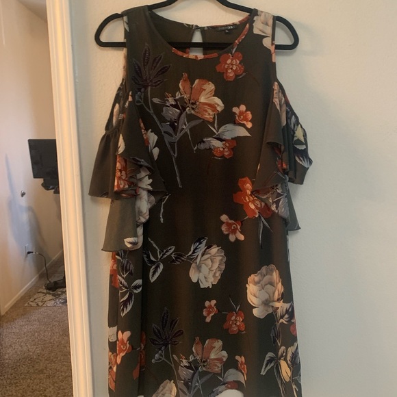 Floral Cold Shoulder Dress - Picture 4 of 6